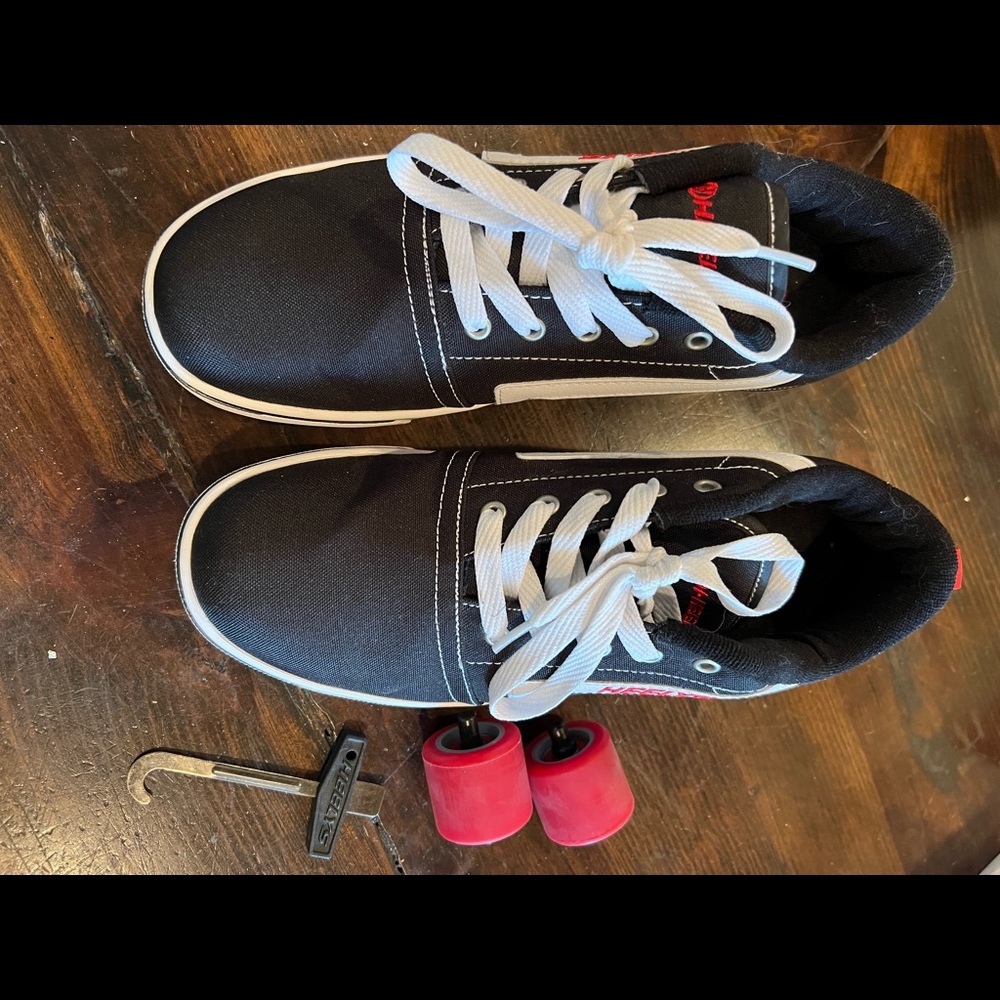 Heelys like new. Includes wheels and tool.